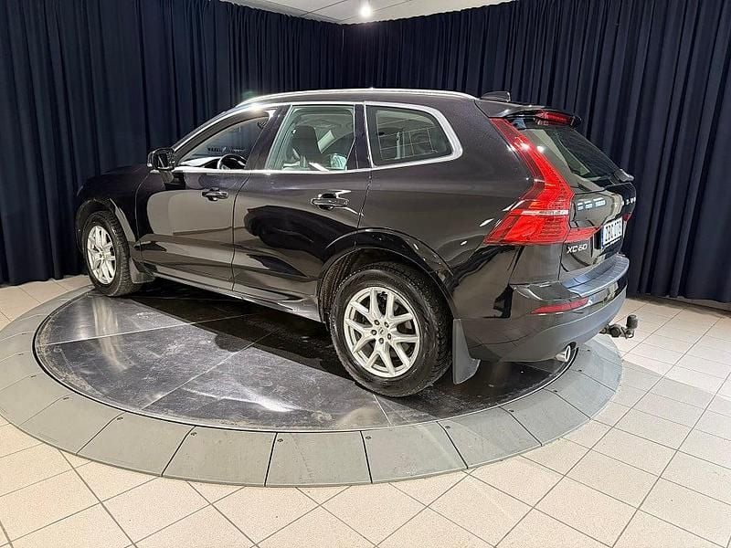 Begagnad Volvo XC60 Momentum 190 HK (139 kW) 2017 Svart metallic SUV