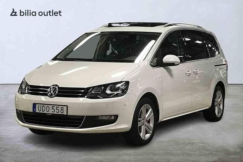 Vit Begagnad 2017 VW Sharan Minibuss | 244 900 kr (Marknadspris) - Bild 1/1