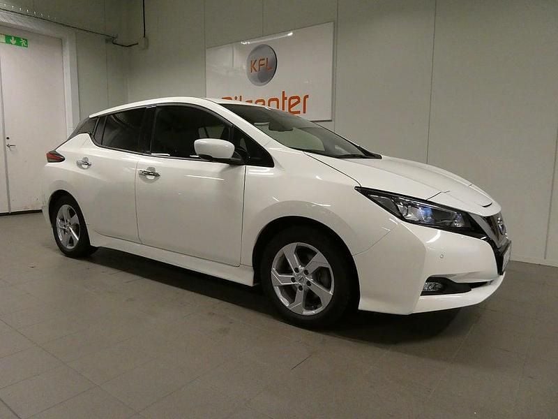 Begagnad Nissan Leaf 110 kW (150 HK) 2021 Vit Halvkombi