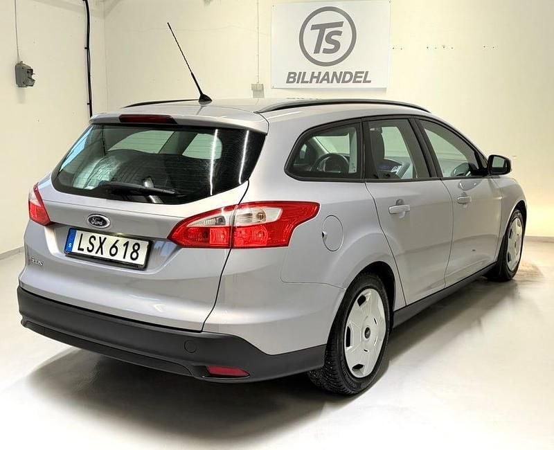 Begagnad Ford Focus Trend 95 HK (69 kW) 2011 Grå Kombi