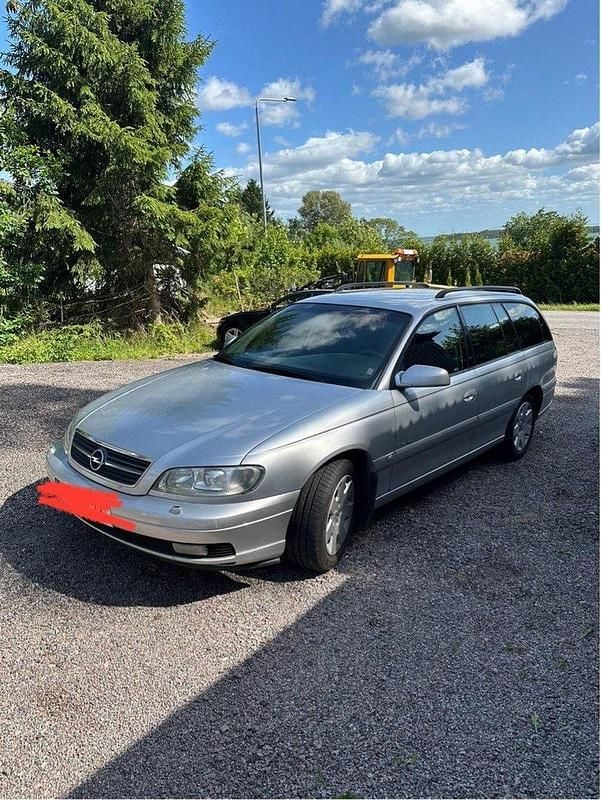 Grå Begagnad 2001 Opel Omega Kombi | 47 500 kr - Bild 1/4