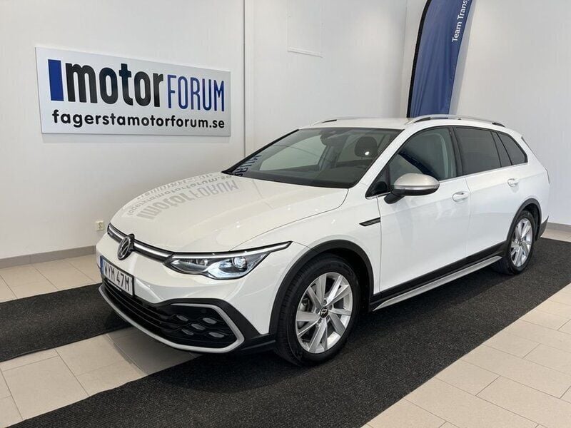 Vit Begagnad 2023 VW Golf Alltrack Kombi | 349 000 kr (Lite dyr) - Bild 1/4