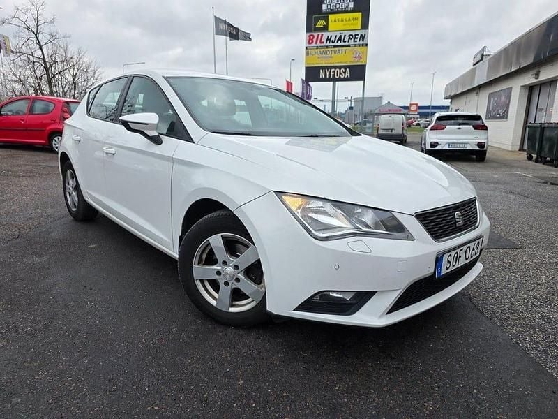 Begagnad Seat Leon Style 105 HK (77 kW) 2014 Vit Halvkombi