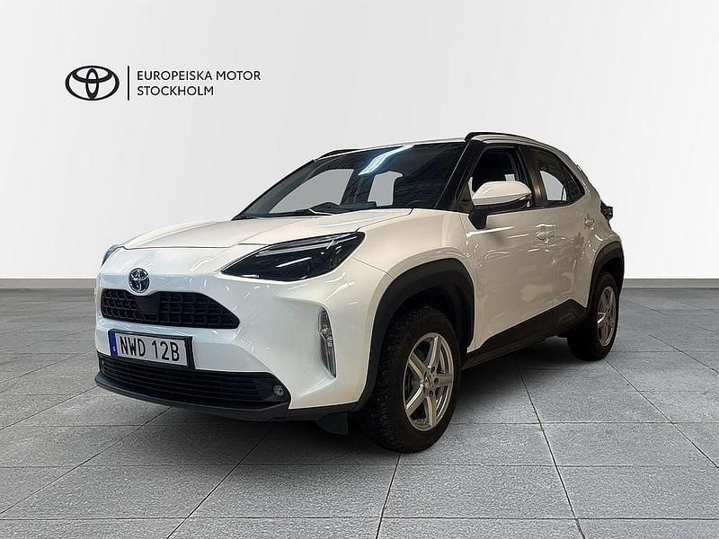 Vit Begagnad 2023 Toyota Yaris Cross Active SUV | 259 900 kr (Marknadspris) - Bild 1/4