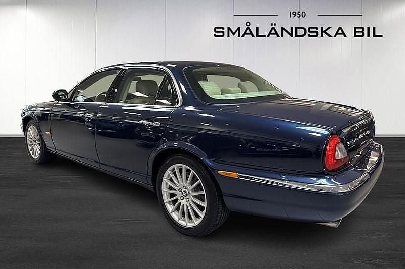 Begagnad Jaguar XJ 207 HK (152 kW) 2006 Blå Sedan