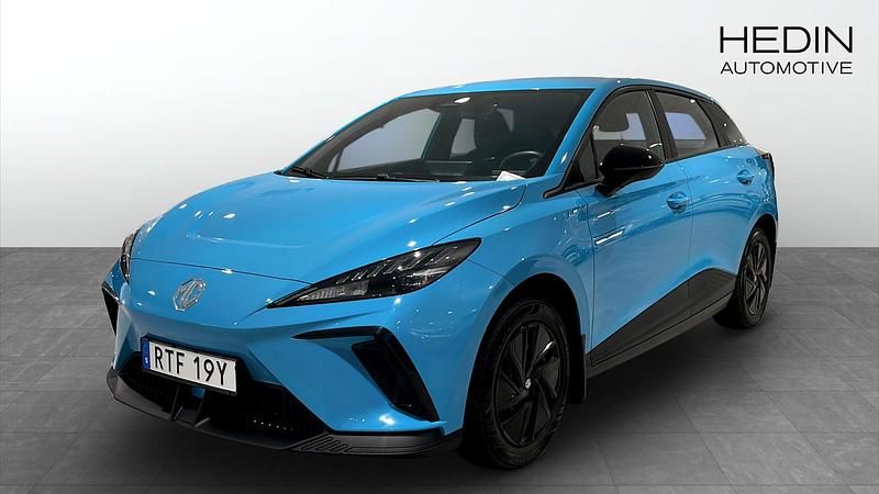 Blå (blue) Begagnad 2023 MG MG4 EV Halvkombi | 249 900 kr (Marknadspris) - Bild 1/4