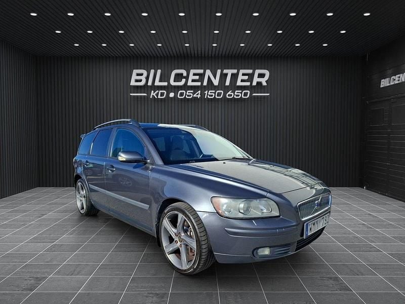 Grå Begagnad 2005 Volvo V50 Kombi | 49 900 kr (Lite dyr) - Bild 1/4