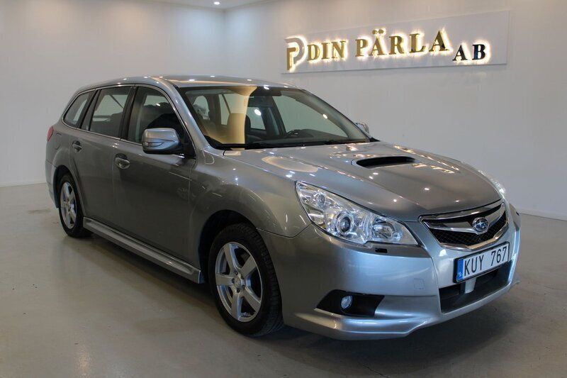 Silver Begagnad 2010 Subaru Legacy Kombi | 49 900 kr (Marknadspris) - Bild 1/4