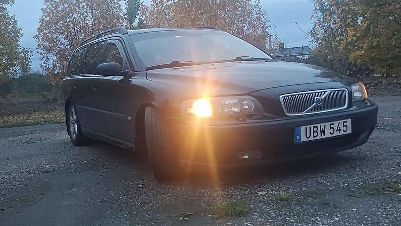 Begagnad 2004 Volvo V70 Kombi | 19 000 kr (Marknadspris) - Bild 1/4