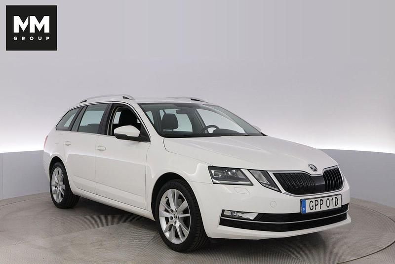 Vit Begagnad 2020 Skoda Octavia Style Kombi | 212 000 kr (Marknadspris) - Bild 1/4