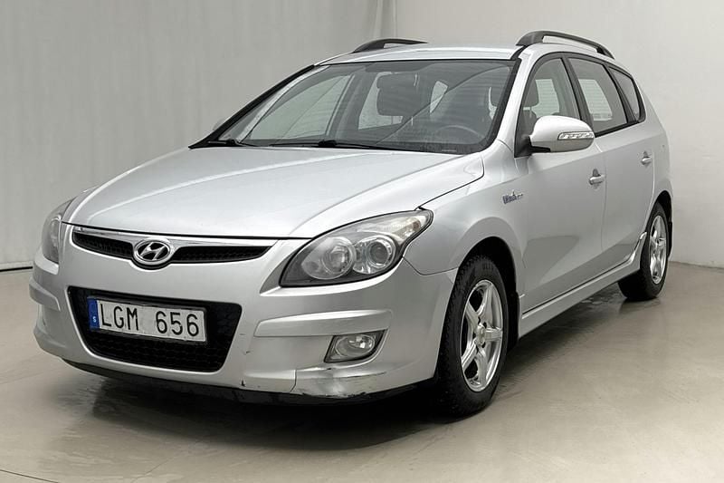 Silver Begagnad 2011 Hyundai i30 Kombi | 40 000 kr (Bra pris) - Bild 1/4