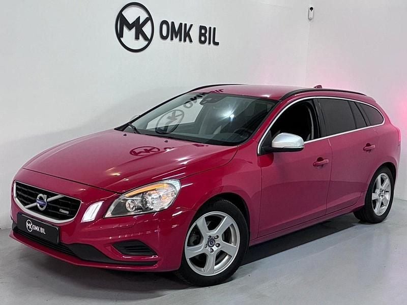 Röd Begagnad 2011 Volvo V60 R-Design Kombi | 84 900 kr (Lite dyr) - Bild 1/4