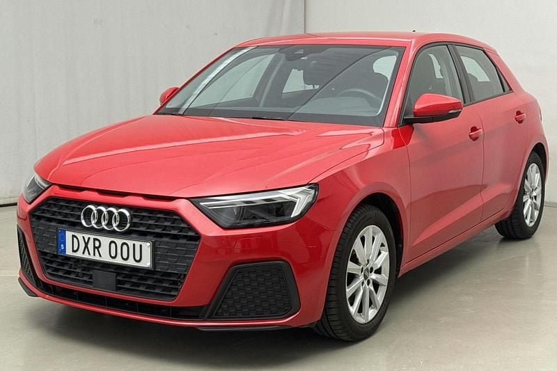 Röd Begagnad 2023 Audi A1 Sportback Proline Halvkombi | 236 000 kr (Marknadspris) - Bild 1/4