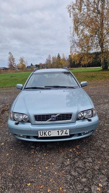 Grön Begagnad 2004 Volvo V40 Standard Kombi | 10 500 kr (Marknadspris) - Bild 1/4