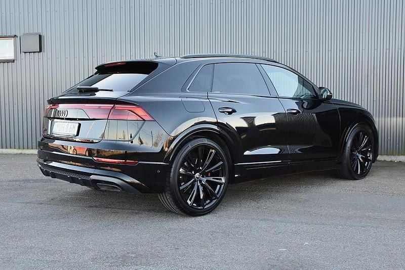 Begagnad Audi Q8 S-Line 490 HK (360 kW) 2024 Svart SUV