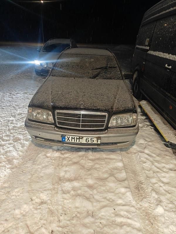 Begagnad 2001 Mercedes C220 Kombi | 3 000 kr - Bild 1/2