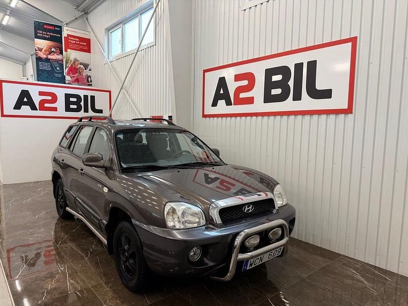 Mörkgrå Begagnad 2004 Hyundai Santa Fe SUV | 29 900 kr (Marknadspris) - Bild 1/4