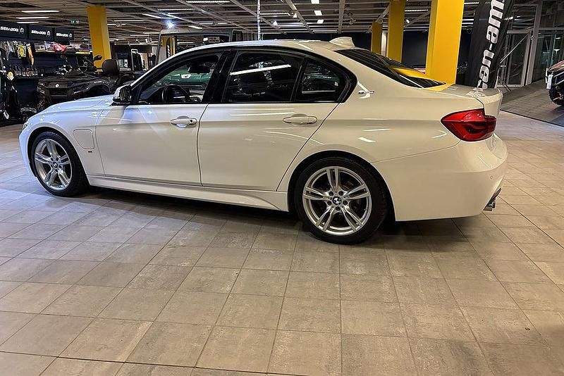 Begagnad BMW 330e M Sport 184 HK (135 kW) 2016 Vit Sedan