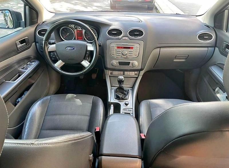 Begagnad 2010 Ford Focus Halvkombi | 33 500 kr (Marknadspris) - Bild 1/4