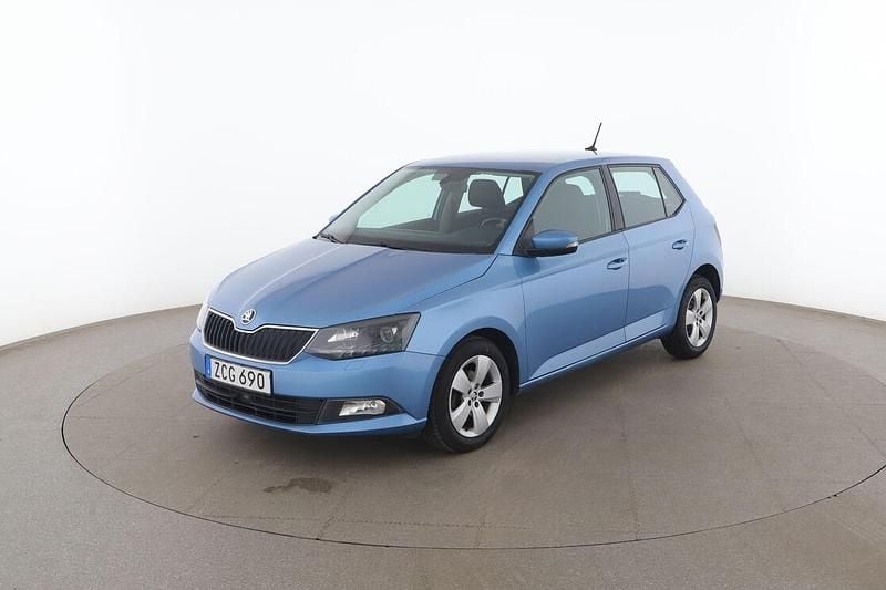 Blå Begagnad 2017 Skoda Fabia Style Halvkombi | 97 000 kr (Marknadspris) - Bild 1/3