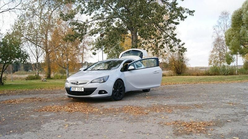 Vit Begagnad 2012 Opel Astra GTC Halvkombi | 53 000 kr - Bild 1/4