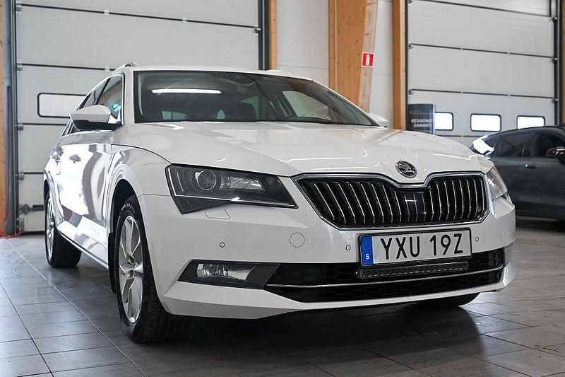 Begagnad Skoda Superb Business Line 190 HK (139 kW) 2019 Vit Kombi