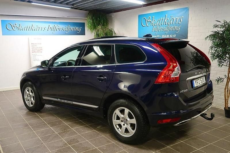 Begagnad Volvo XC60 Standard 190 HK (139 kW) 2016 Blå SUV