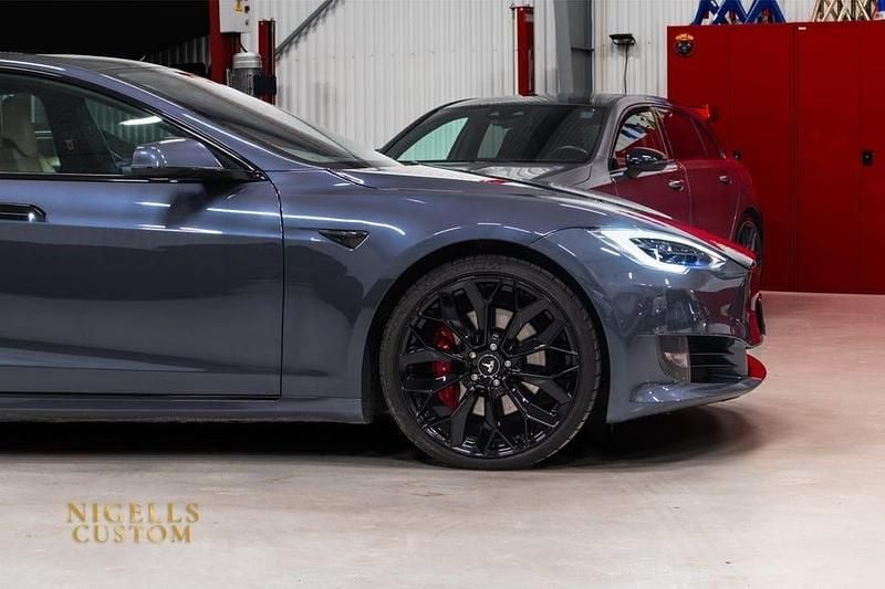 Begagnad Tesla Model S Performance 574 kW (781 HK) 2019 Grå Halvkombi