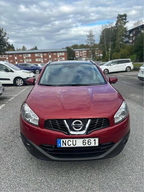 Röd Begagnad 2012 Nissan Qashqai SUV | 80 000 kr (Marknadspris) - Bild 1/4