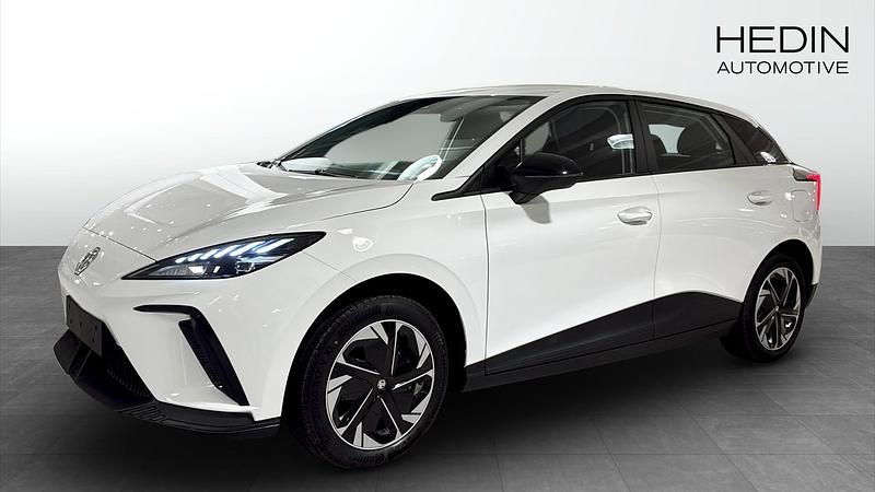 Vit (white) Begagnad 2024 MG MG4 EV Halvkombi | 299 990 kr - Bild 1/4
