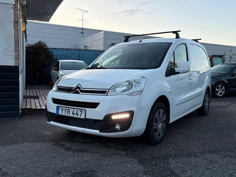 Vit Begagnad 2017 Citroën Berlingo Minibuss | 99 900 kr (Marknadspris) - Bild 1/4