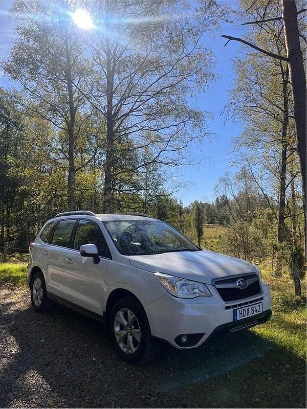 Vit Begagnad 2015 Subaru Forester SUV | 100 000 kr (Superpris) - Bild 1/4
