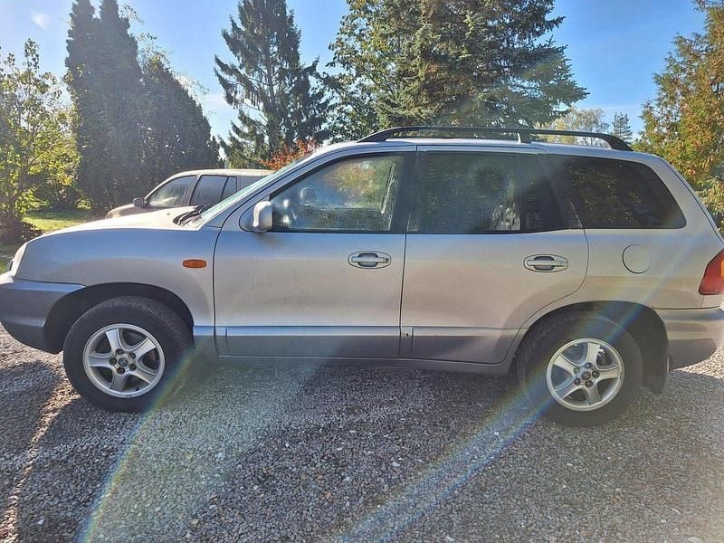 Silver Begagnad 2004 Hyundai Santa Fe SUV | 28 000 kr (Marknadspris) - Bild 1/4