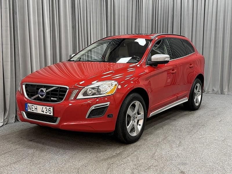Passion red (rdesign röd) Begagnad 2012 Volvo XC60 R-Design SUV | 129 900 kr (Bra pris) - Bild 1/4