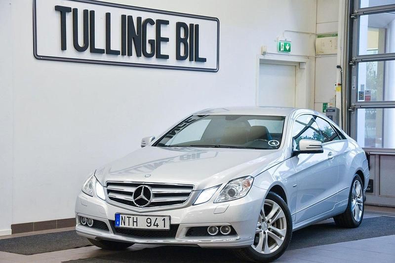 Silver Begagnad 2011 Mercedes E200 Sportkupé | 129 900 kr (Lite dyr) - Bild 1/4