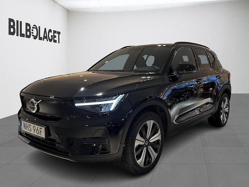 Svart Begagnad 2023 Volvo XC40 Core SUV | 309 500 kr (Superpris) - Bild 1/4