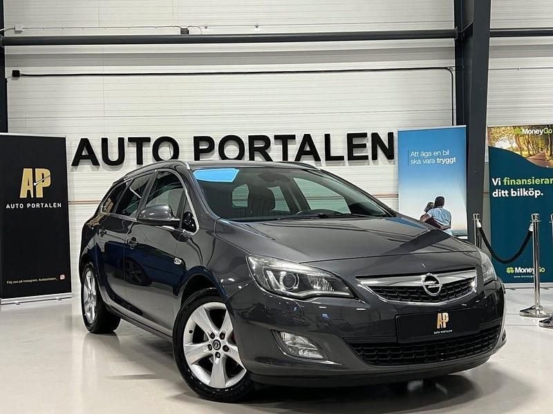 Begagnad Opel Astra Enjoy 160 HK (117 kW) 2011 Grå Kombi
