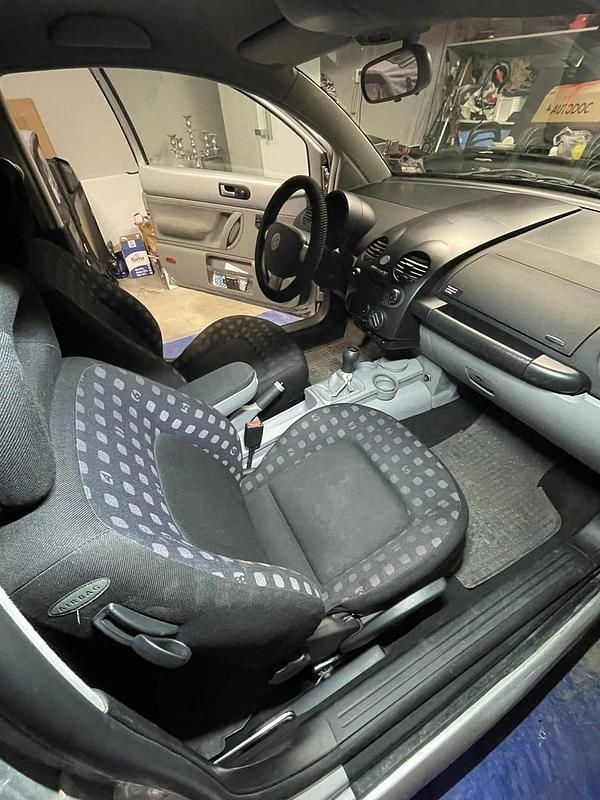 Begagnad VW New Beetle 116 HK (85 kW) 1999 Halvkombi