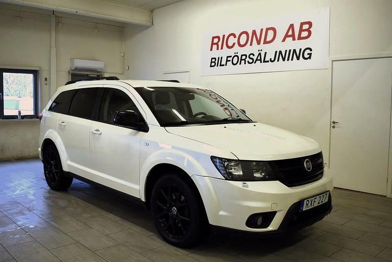 Vit Begagnad 2014 Fiat Freemont SUV | 109 900 kr (Lite dyr) - Bild 1/4