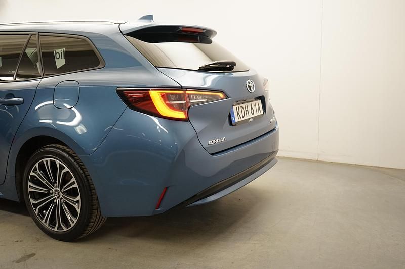 Begagnad Toyota Corolla 124 HK (91 kW) 2019 Blå Kombi