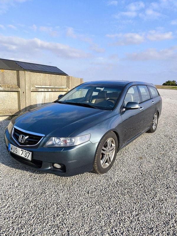 Grön Begagnad 2005 Honda Accord Executive Kombi | 19 999 kr (Bra pris) - Bild 1/4