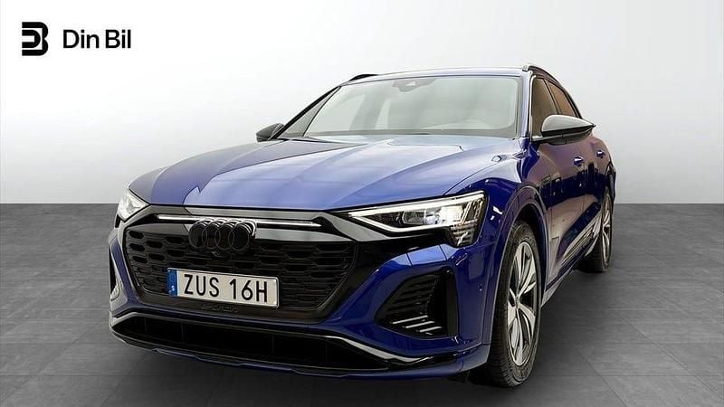 Ultrablå metallic Begagnad 2023 Audi Q8 e-tron S-Line SUV | 549 000 kr (Lite dyr) - Bild 1/4