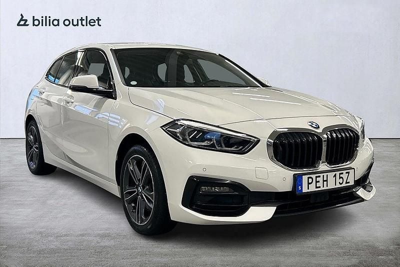 Begagnad BMW 118 Sport Line 136 HK (100 kW) 2020 Vit Halvkombi
