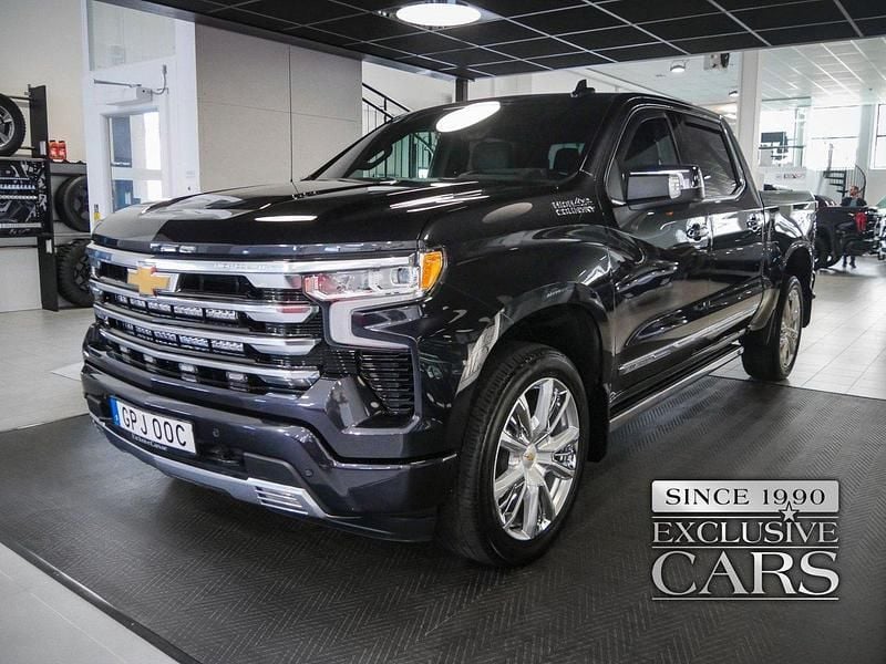 Svart (dark ash metallic) Begagnad 2023 Chevrolet Silverado Van | 973 750 kr (Bra pris) - Bild 1/4