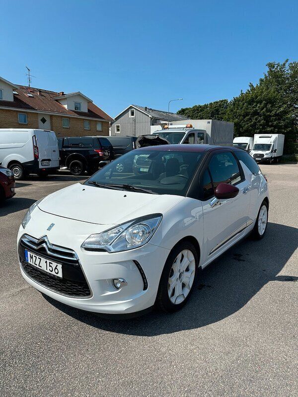 Vit Begagnad 2012 Citroën DS3 Halvkombi | 39 000 kr (Superpris) - Bild 1/4