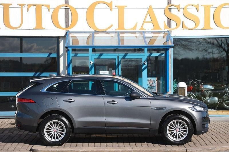 Grå metallic Begagnad 2016 Jaguar F-Pace SUV | 188 000 kr - Bild 1/4