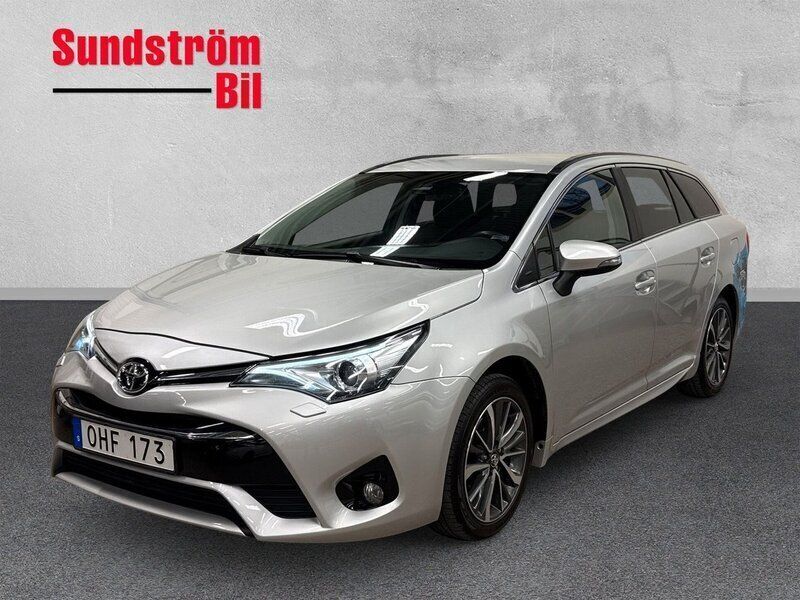 Silver Begagnad 2016 Toyota Avensis Active Kombi | 189 900 kr (Marknadspris) - Bild 1/3