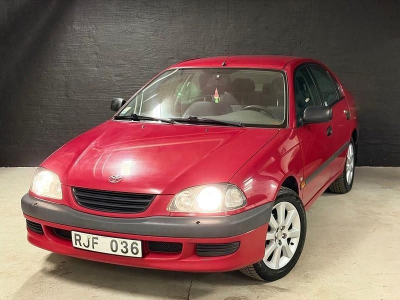 Röd Begagnad 1999 Toyota Avensis Sedan | 24 900 kr (Superpris) - Bild 1/4