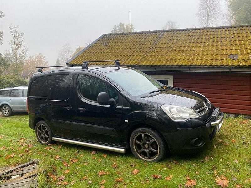 Svart Begagnad 2011 Citroën Berlingo Minibuss | 33 000 kr (Marknadspris) - Bild 1/4