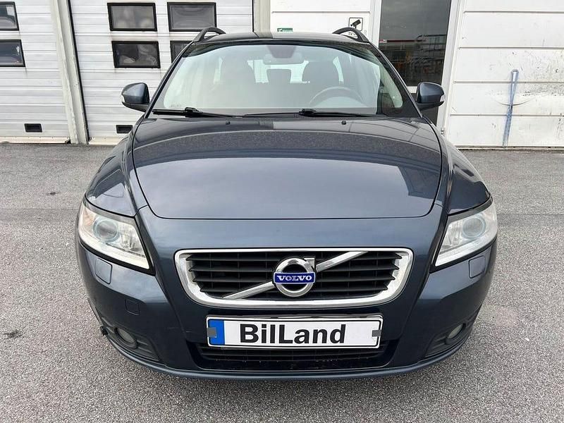 Begagnad Volvo V50 Momentum 116 HK (85 kW) 2011 Blå Kombi